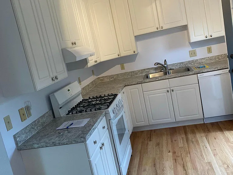 624 Colorado St — Photo 14