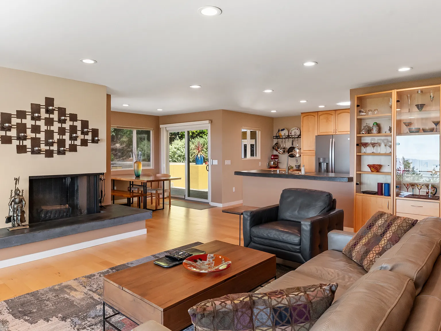 3 bed, 1520 sqft, $4,500 — Photo 4