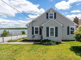 4 Lake Ave, Tiverton, RI 02878