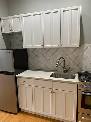 Rented by Salon Realty Corp | media 11