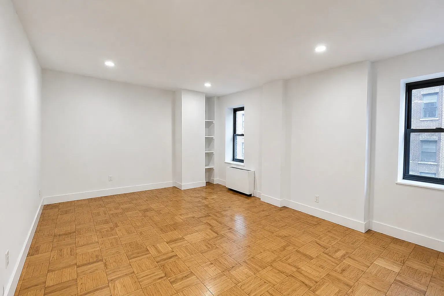 213 East 37th Street — Photo 2