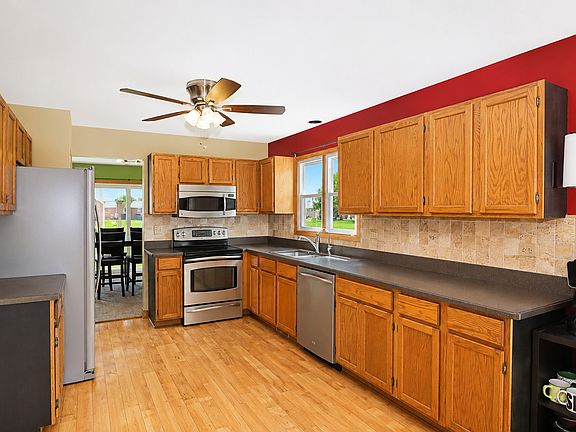 5th image of 506 Old Country Way