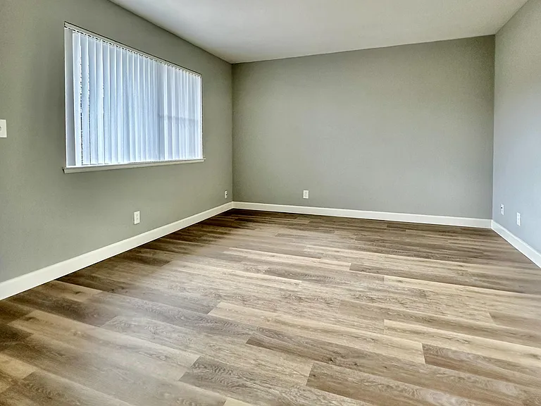 691 Ontario Ct — Photo 11