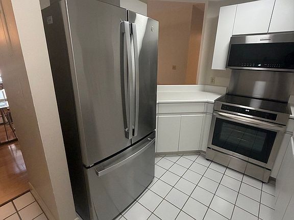 3rd image of 100 Fulton St APT 2T