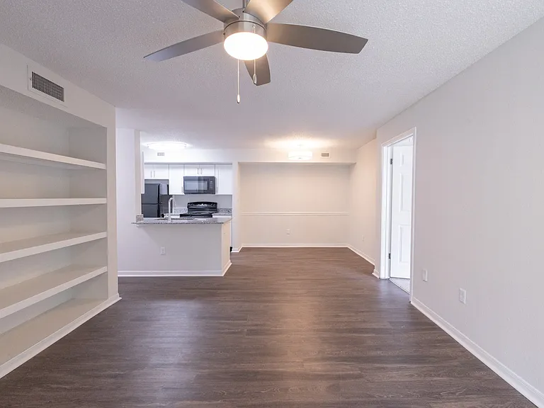 The Residence at White River Apartments — Photo 8