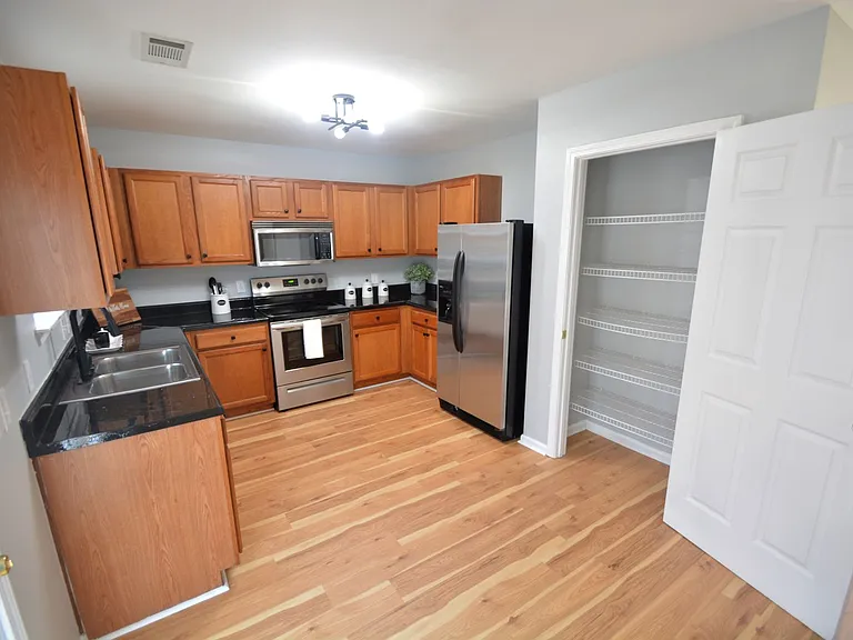 7920 McGarry Trl — Photo 6
