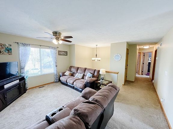 3rd image of 202 Valley St