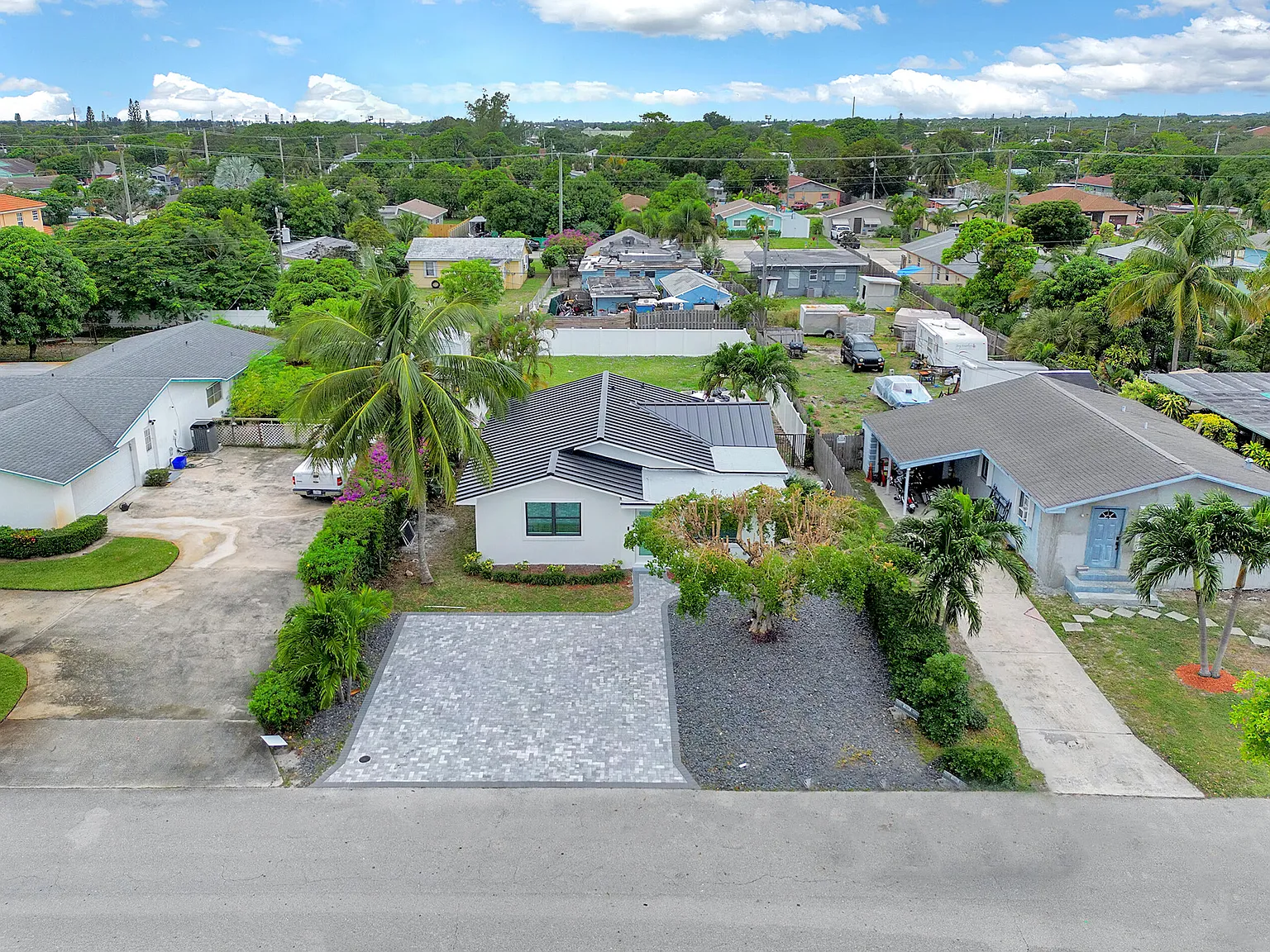 3 bed, 2.0 bath, 1107 sqft, $4,500 — Photo 3