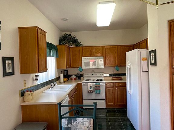 4th image of 19014 N 138th Ave