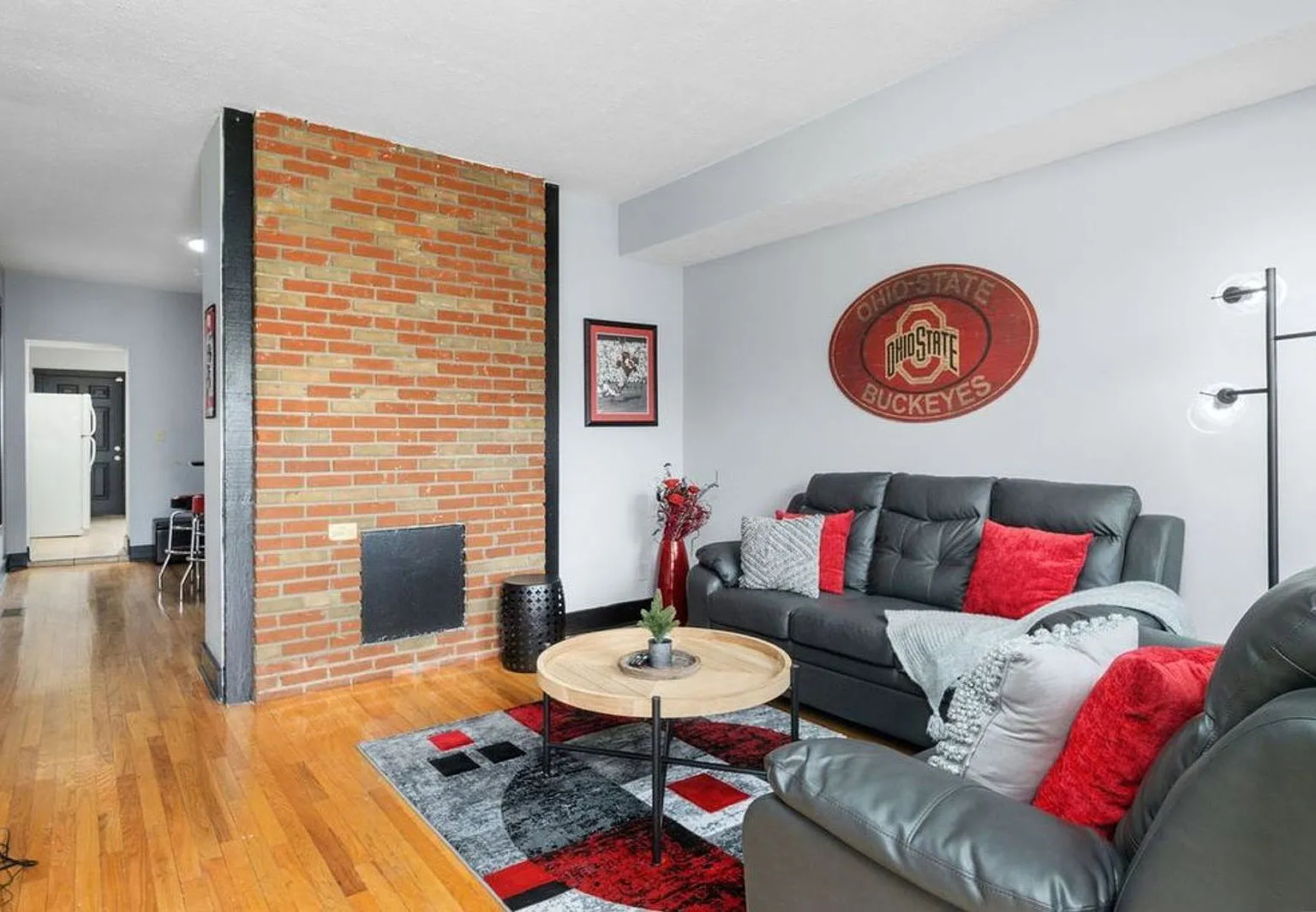 3 bed, 1.0 bath, $1,225 — Photo 1