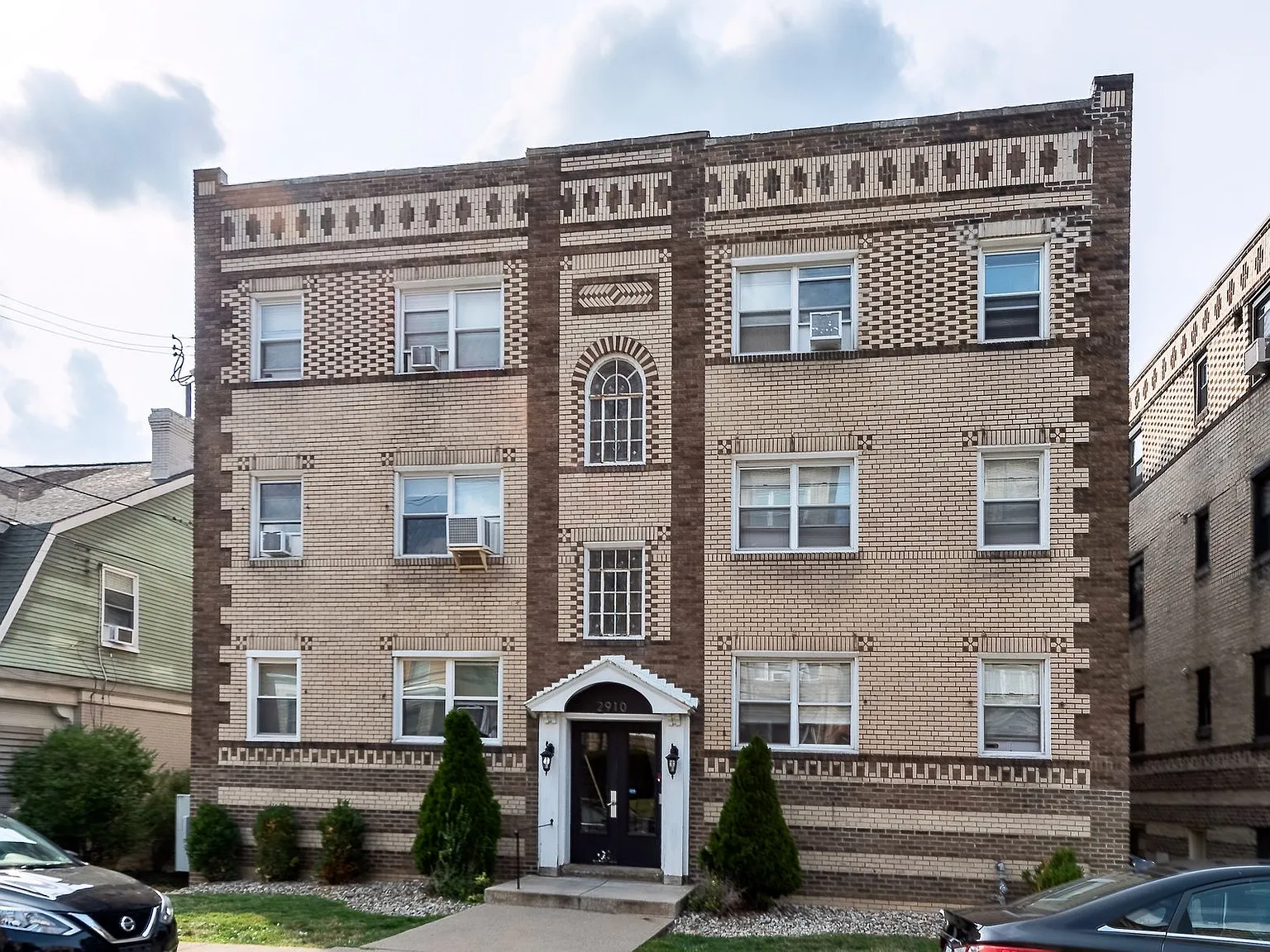Beautiful Apartments in Dormont * Pet Friendly * One Block to the T * Spacious * Updated * Availa... — Photo 1