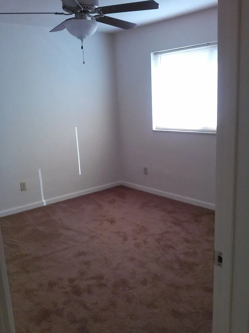 Yorktowne Apartments — Photo 4