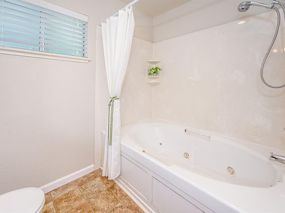 3rd image of 19 Court St