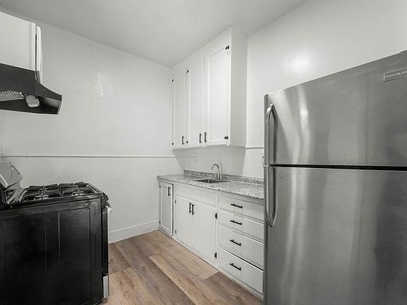 2nd image of 1812 W 5th St APT 202