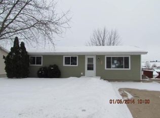 916 5th Ave SE, Cascade, IA 52033