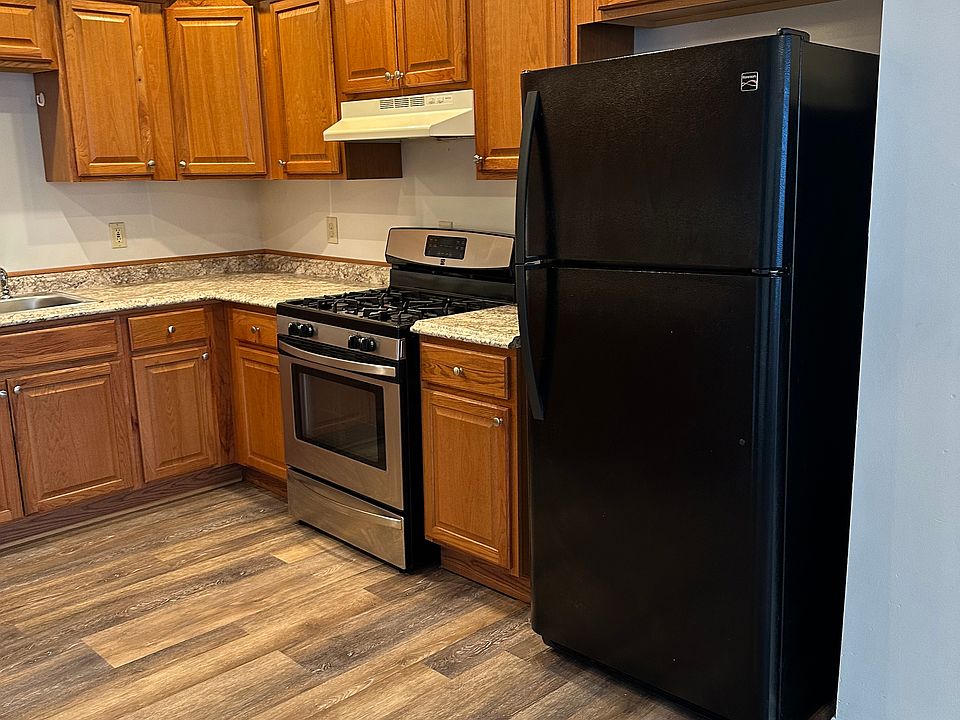 Another view of the kitchen.