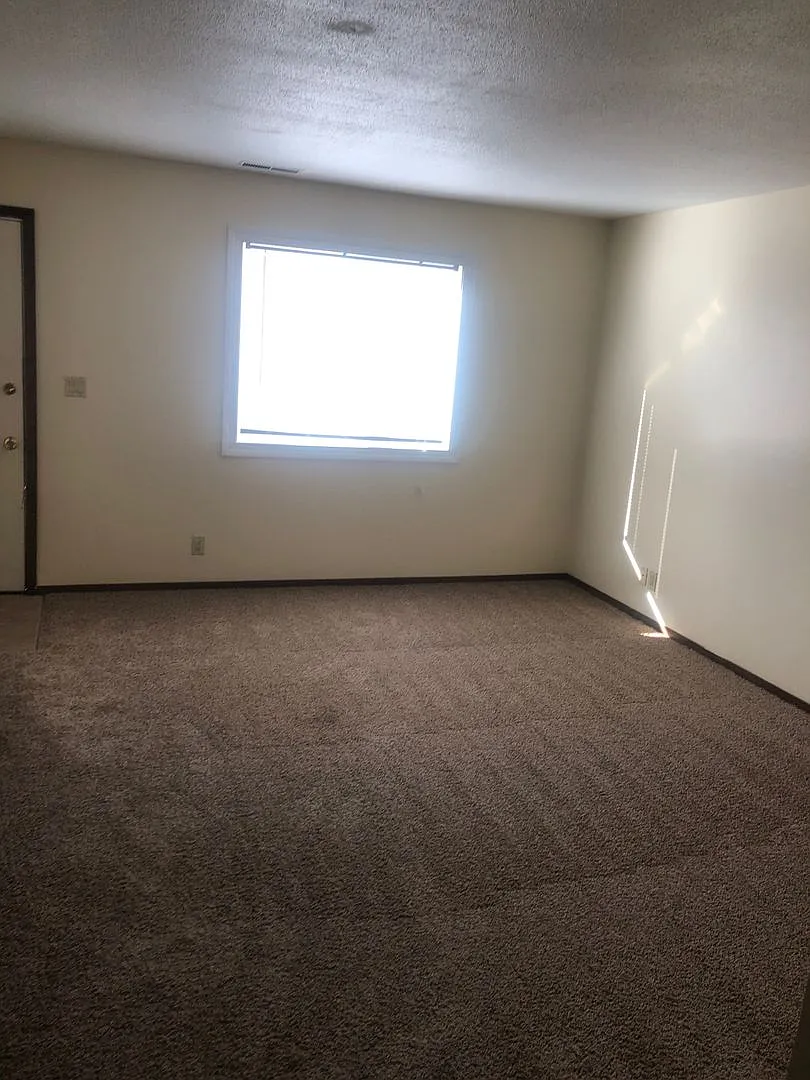 735 East 18th — Photo 1