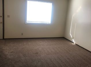 735 E 18th St #A04, Crete, NE 68333