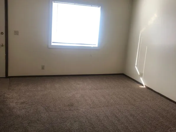 735 East 18th, 735 E 18th St, Crete, NE 68333
