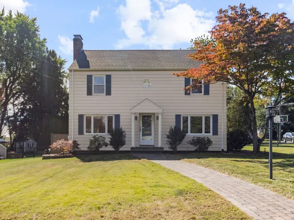 15 Overhill Road, West Hartford, CT 06117
