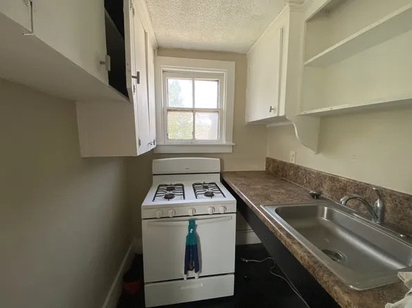 617 W 4th St APT 2, Muscatine, IA 52761