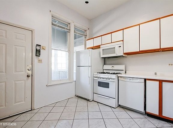 3rd image of 2633 N Sheffield Ave #2