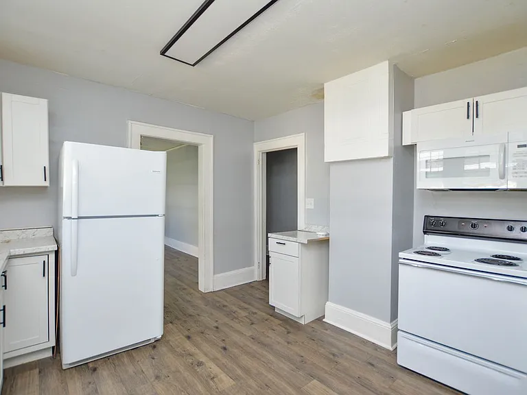 705 E Lexington Ave — Photo 3