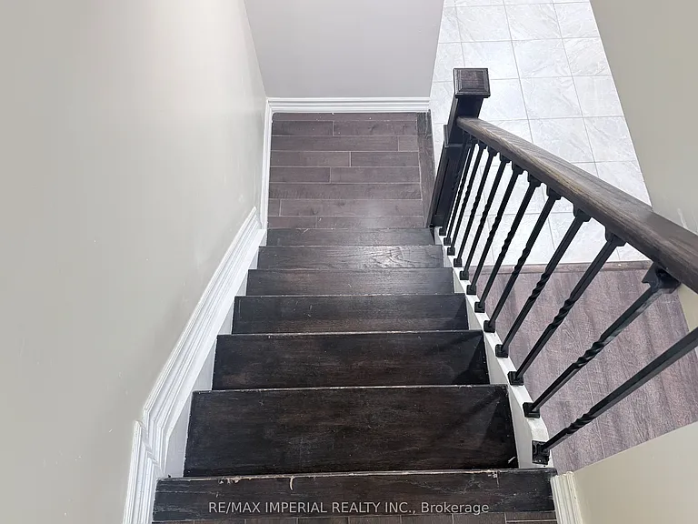 17 Deerwood Cres — Photo 6