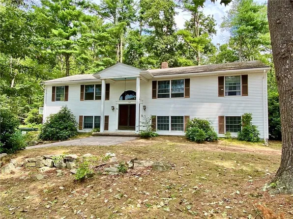 162 Keach Pond Dr, Glocester, RI 02814