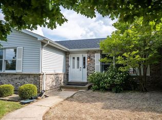 621 Devils Ln, Walworth, WI 53184