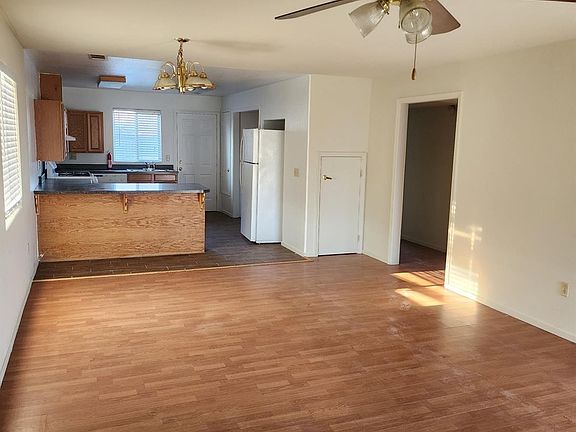 3rd image of 10842 Railroad Ave #B