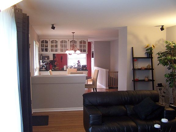 2nd image of 1721 Sutherland Dr
