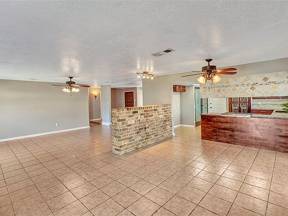 3rd image of 803 Penn Dr