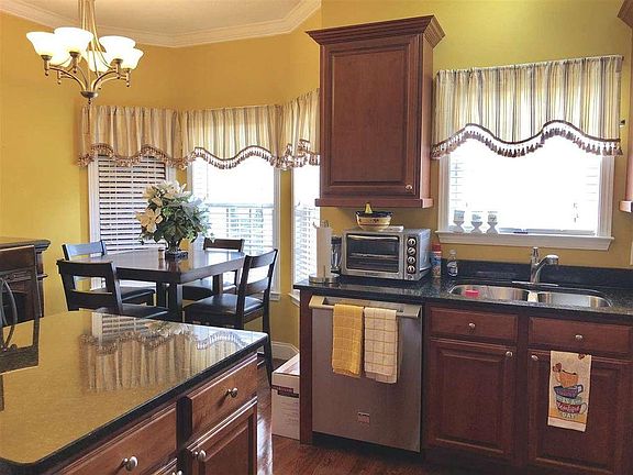 2nd image of 215 Kingsley Park Dr