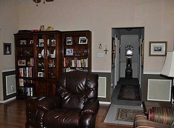 5th image of 1014 Kim Ln