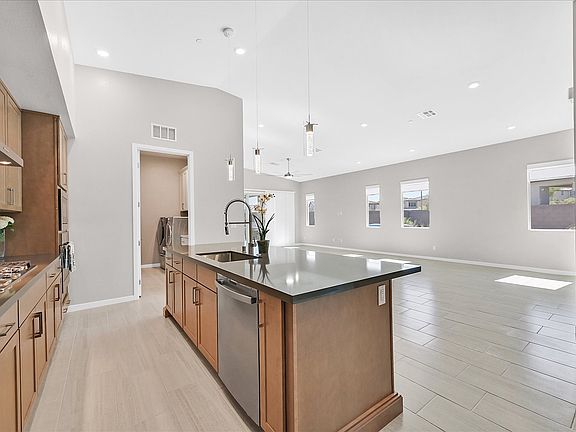 3rd image of 11807 Pippa Ave