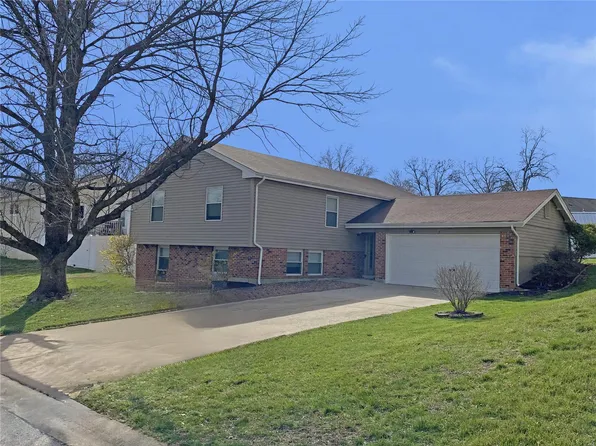 3 Galaxy Dr, Saint Peters, MO 63376