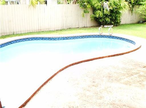 Relaxing pool