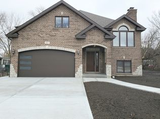 8037 Linder Ave, Burbank, IL