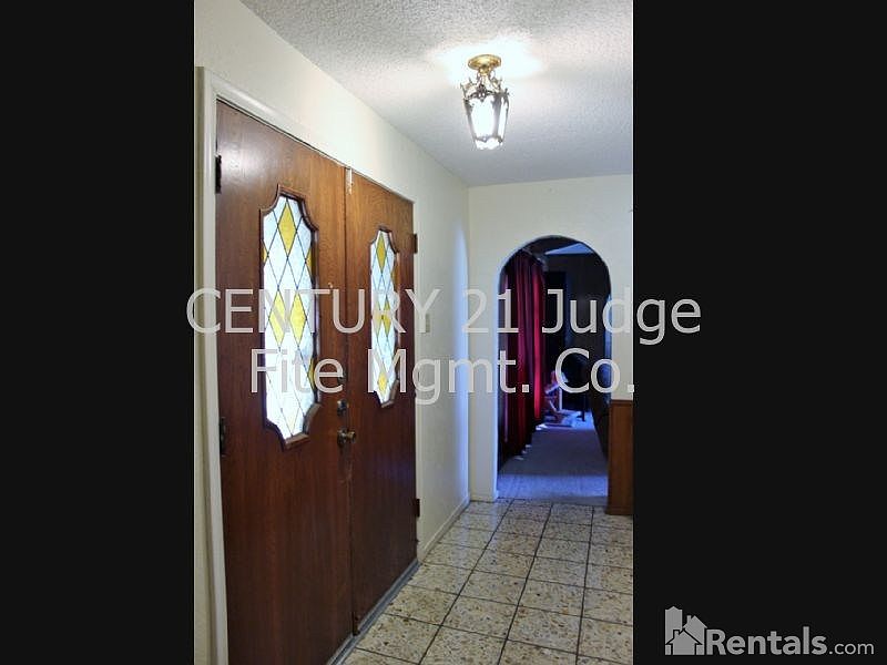 2nd image of 408 Gingerbread Ln