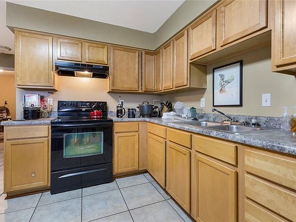 4th image of 3517-19 Kings Dr