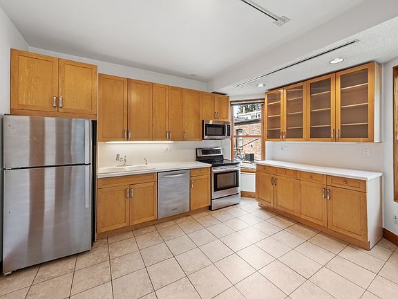 3rd image of 919 Pleasant St APT 2F