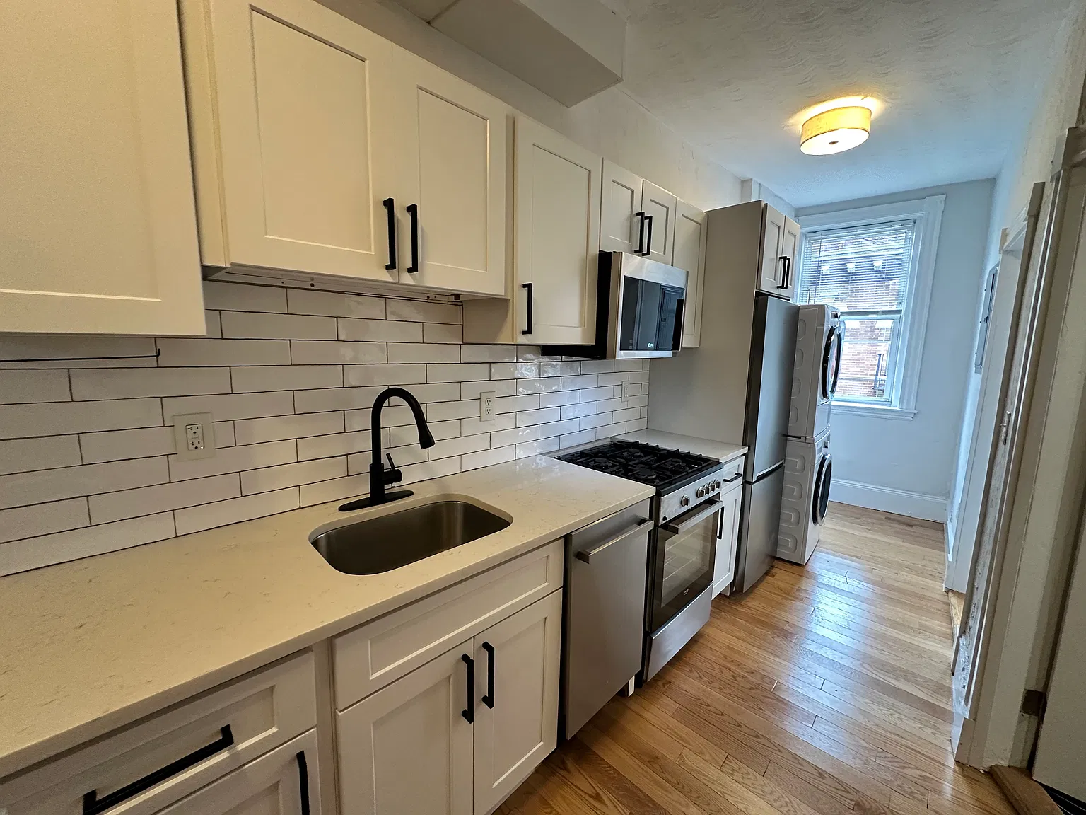 2 bed, 460 sqft, $3,000 — Photo 2