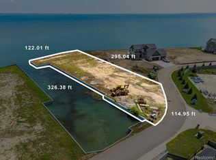 36260 Surfside Dr, New Baltimore, MI 48047