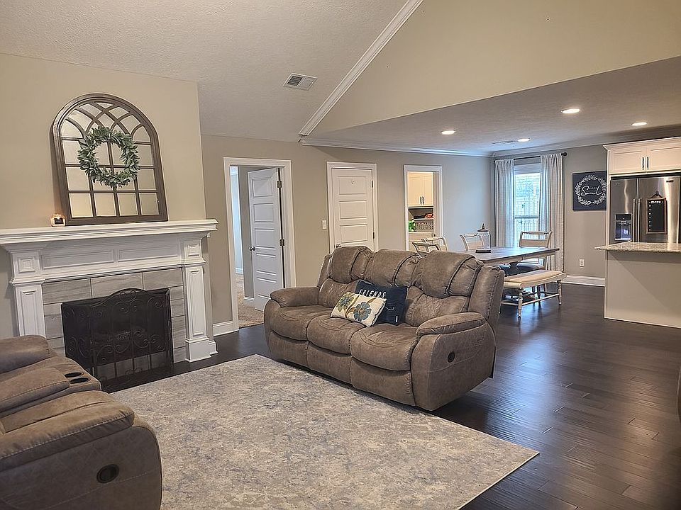 1st image of 23 Jackson Creek Dr