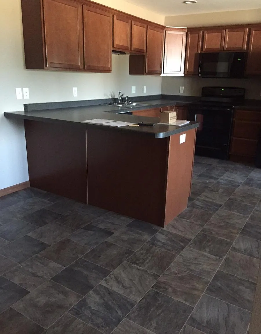 3 bed, 1400 sqft, $1,200 — Photo 2