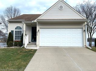 653 Holly Point, Fenton, MI 48430