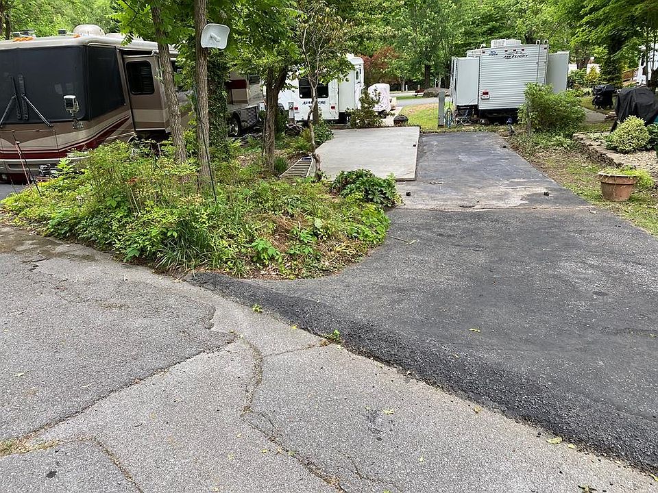 1st image of 4229 Parkway E #98