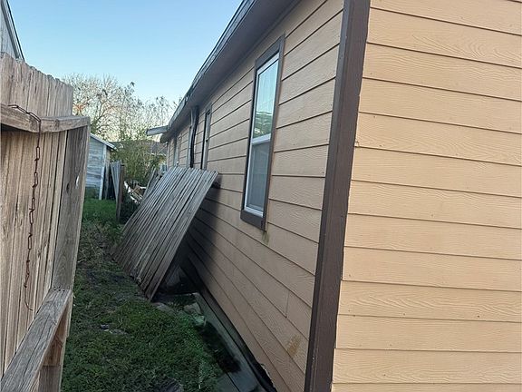 5th image of 4702 Molina Dr