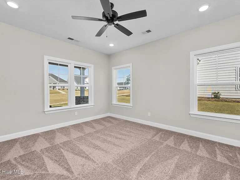915 Sandpiper Xing — Photo 11